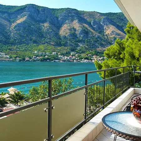 Bmb Apartments Cattaro Esterno foto